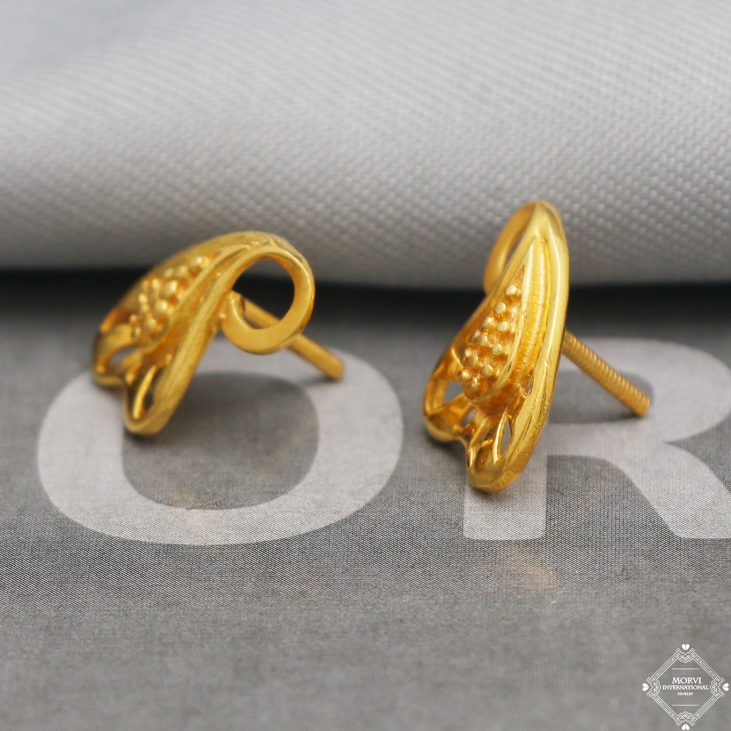 22k Yellow Gold Stud Earrings Handmade Indian Jewelry K5332