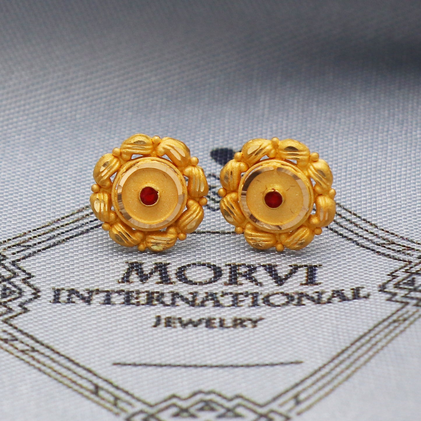 22k 22kt Yellow Gold Studs Earrings Jewelry for gift, Gold Round Screw Back Minimalist Indian Antique Vintage Earrings for Wedding, K5440