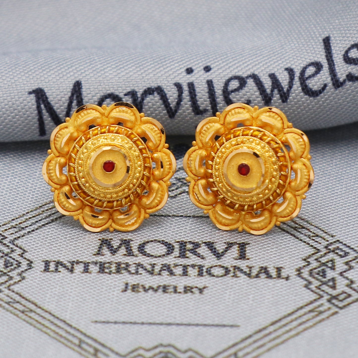 22k 22kt Yellow Gold Studs Earrings Jewelry for gift, Gold Round Screw Back Minimalist Indian Antique Vintage Earrings for Wedding, K5442