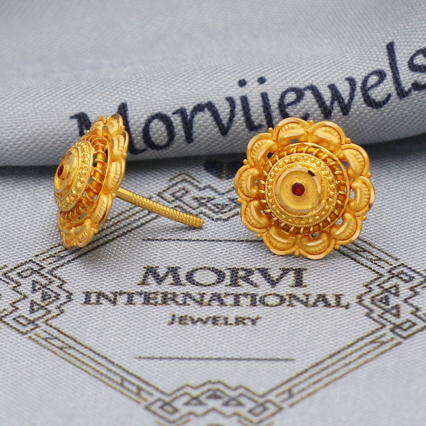 22k 22kt Yellow Gold Studs Earrings Jewelry for gift, Gold Round Screw Back Minimalist Indian Antique Vintage Earrings for Wedding, K5442