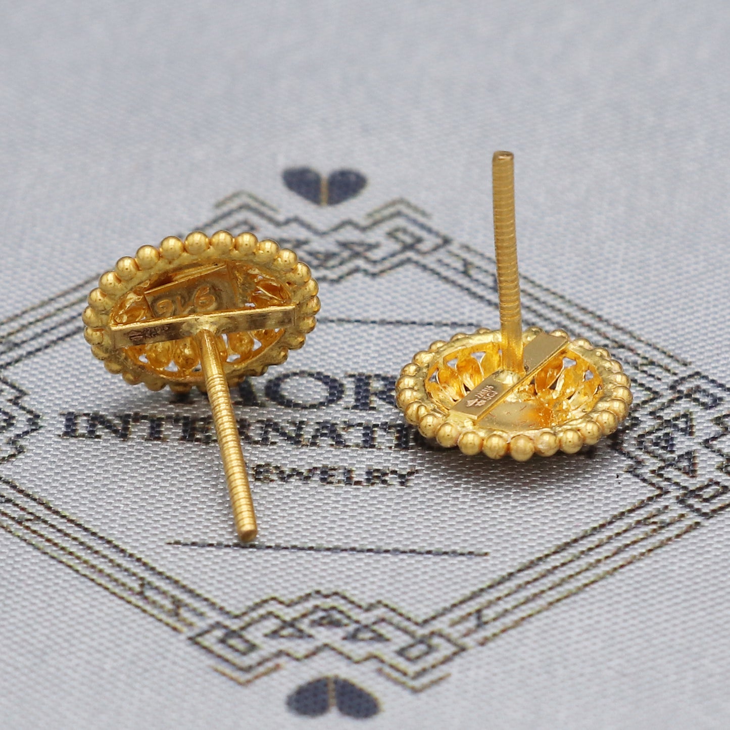 22k Yellow Gold Stud Earrings tops , Handmade Yellow gold earrings for women, vintage antique design indian gold earrings jewelry, K5477