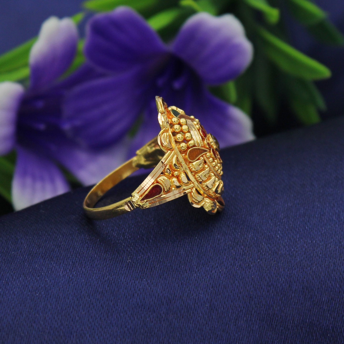 22k pure solid gold handmade ring . genuine 916 gold purity with government hallmarks . Indian jewelry, k1566