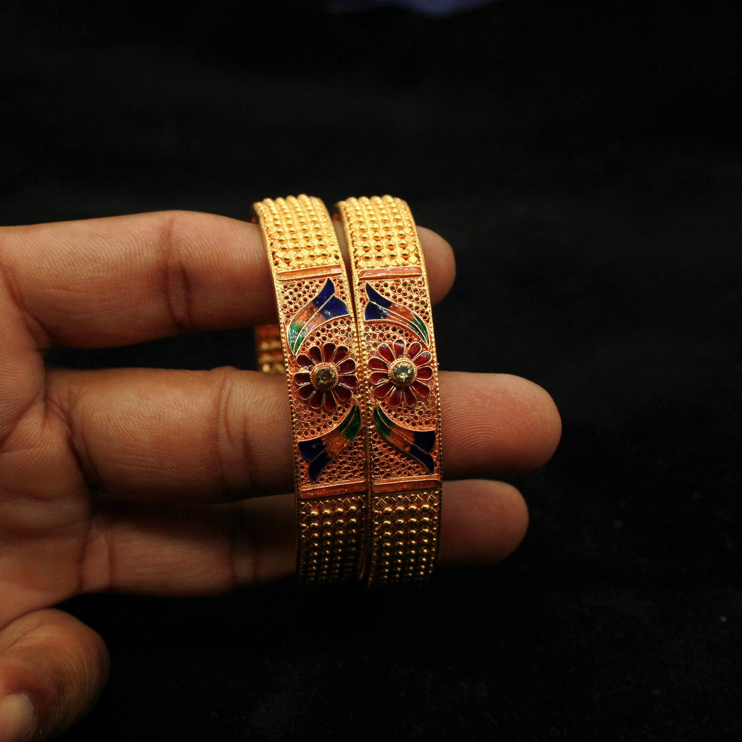 22k yellow gold bangle pair, antique vintage ethnic design indian bracelet jewelry