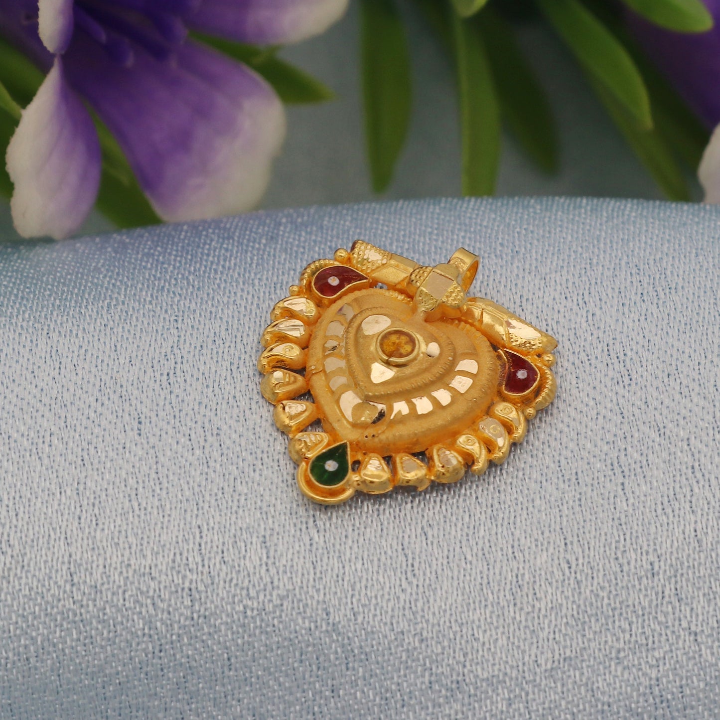 indian hand carved 22k gold pendant amulet jewelry K1771