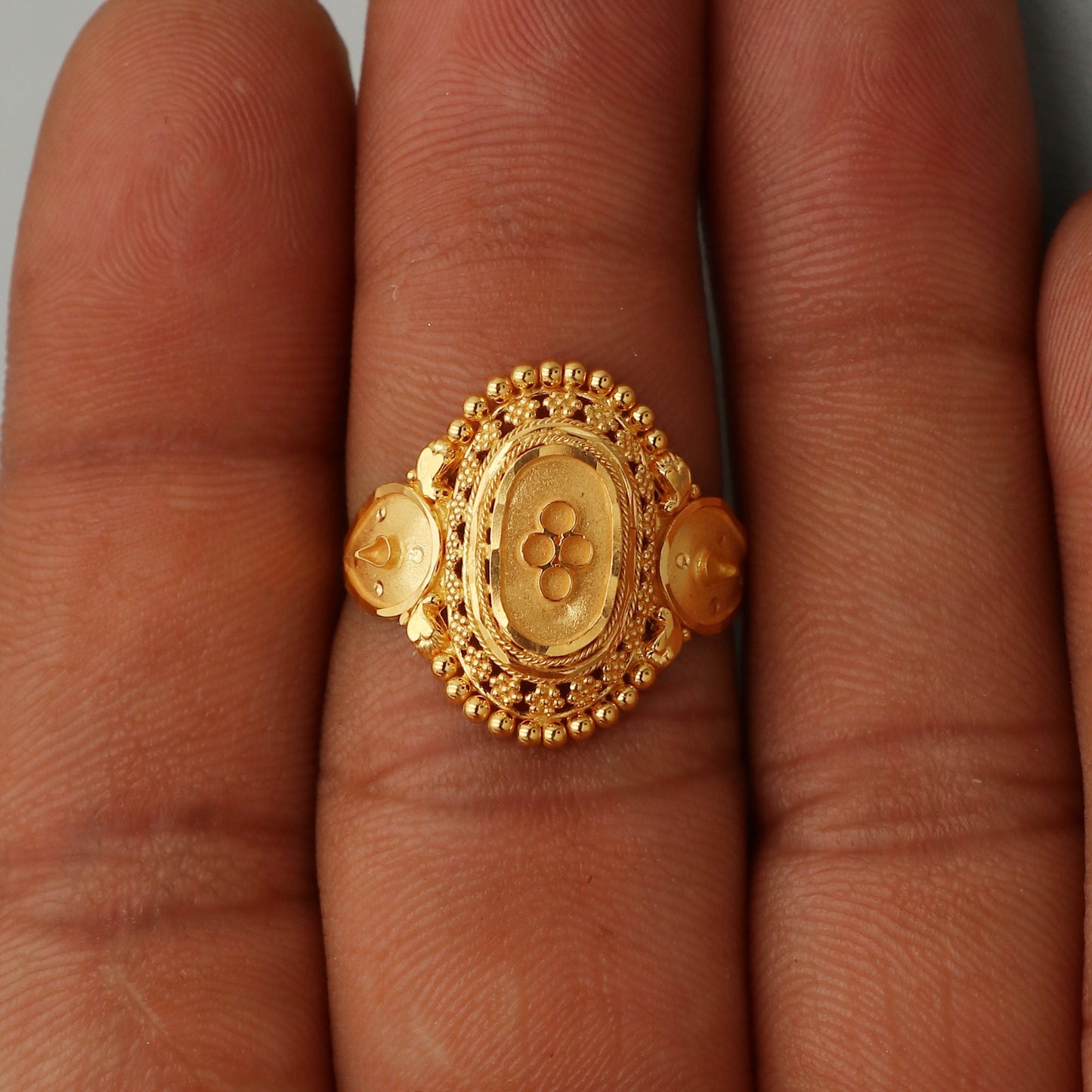 22k yellow gold ring , K2816