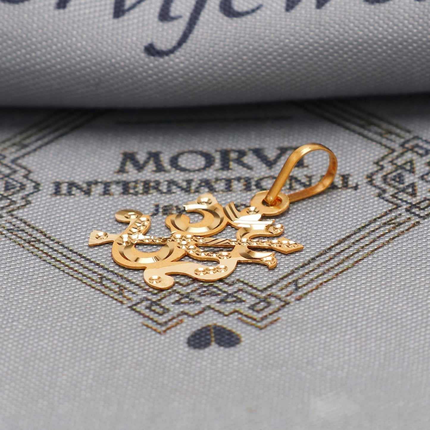 20k 18k Yellow Gold Lord Shiva Trishul Pendant: Indian Aum Jewelry