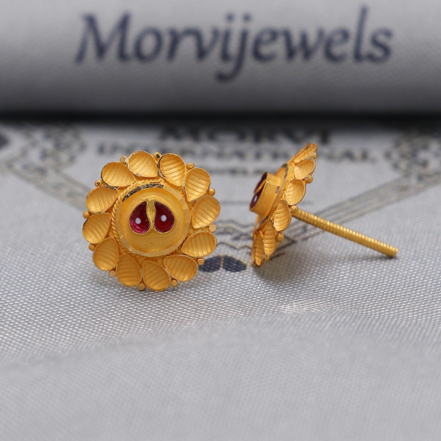 22k Yellow Gold earrings stud tops flower, vintage antique design indian gold earrings jewelry, K6581