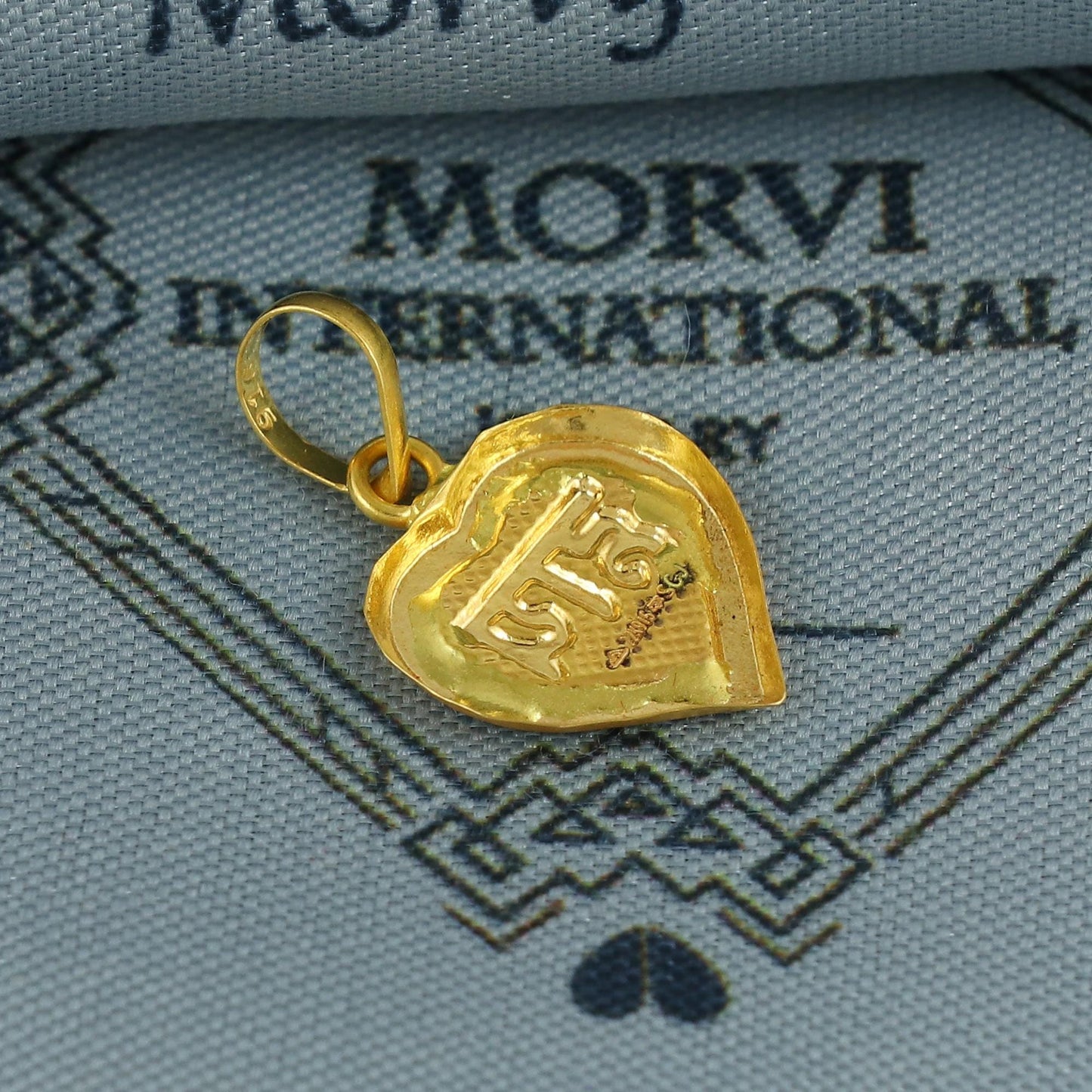 22k Yellow Gold Haye Small Pendant, MJ0132