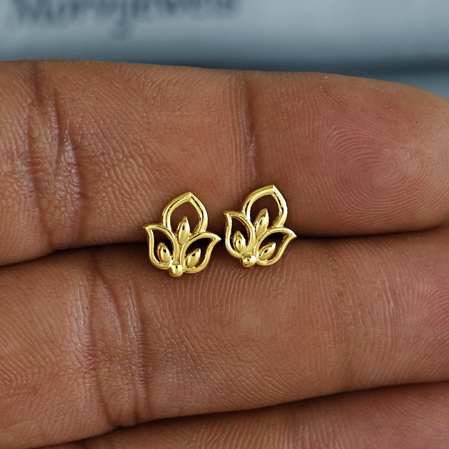 18k Gold Studs earrings, screw back small flower earrings, Genuine Gold Earrings Indian Handmade Jewelry for Women, K7028