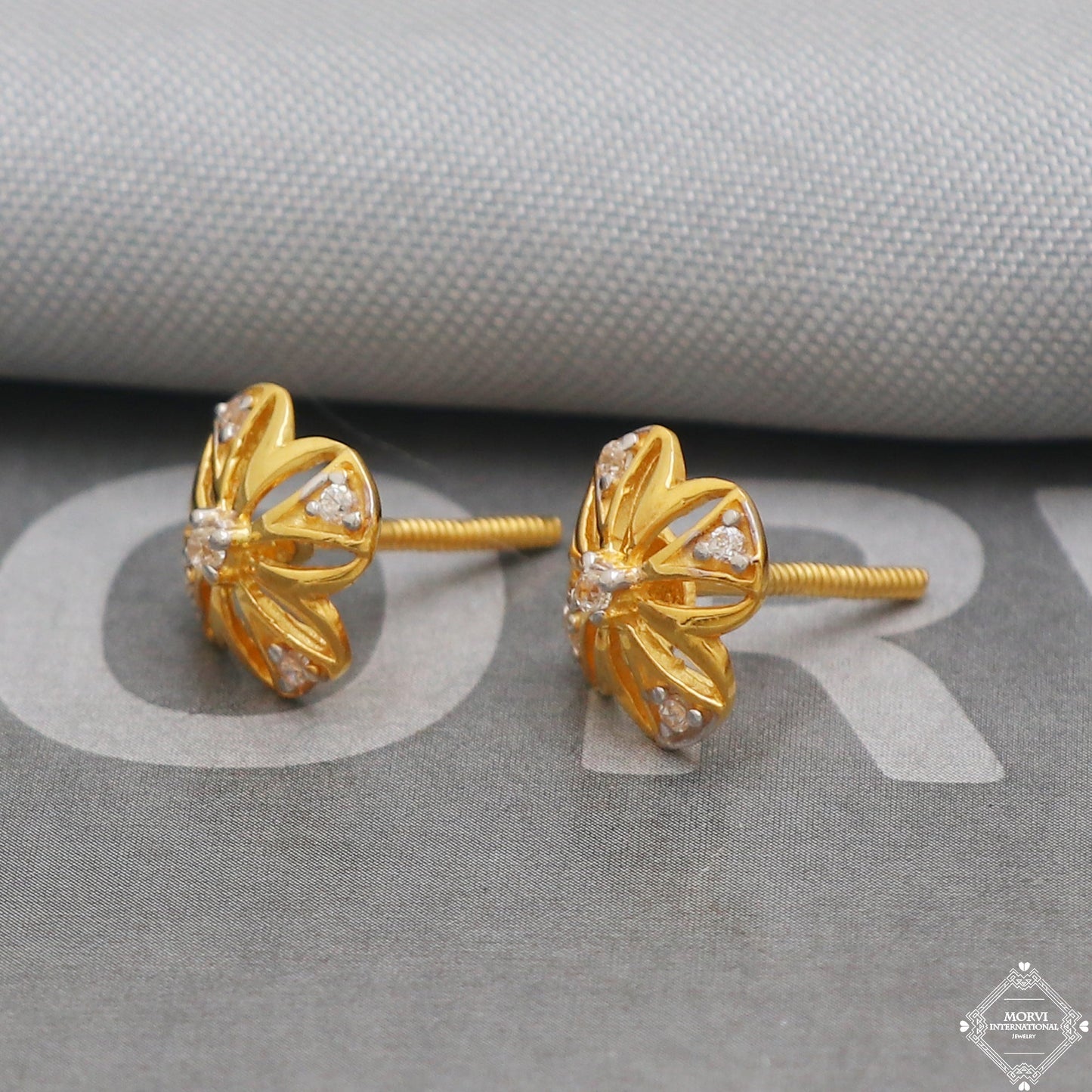 Small 22k Yellow Gold Earrings Stud Style, Indian Handmade gold earrings for women, Wedding Party Wear Ethnic Earrings for Gift, K5204