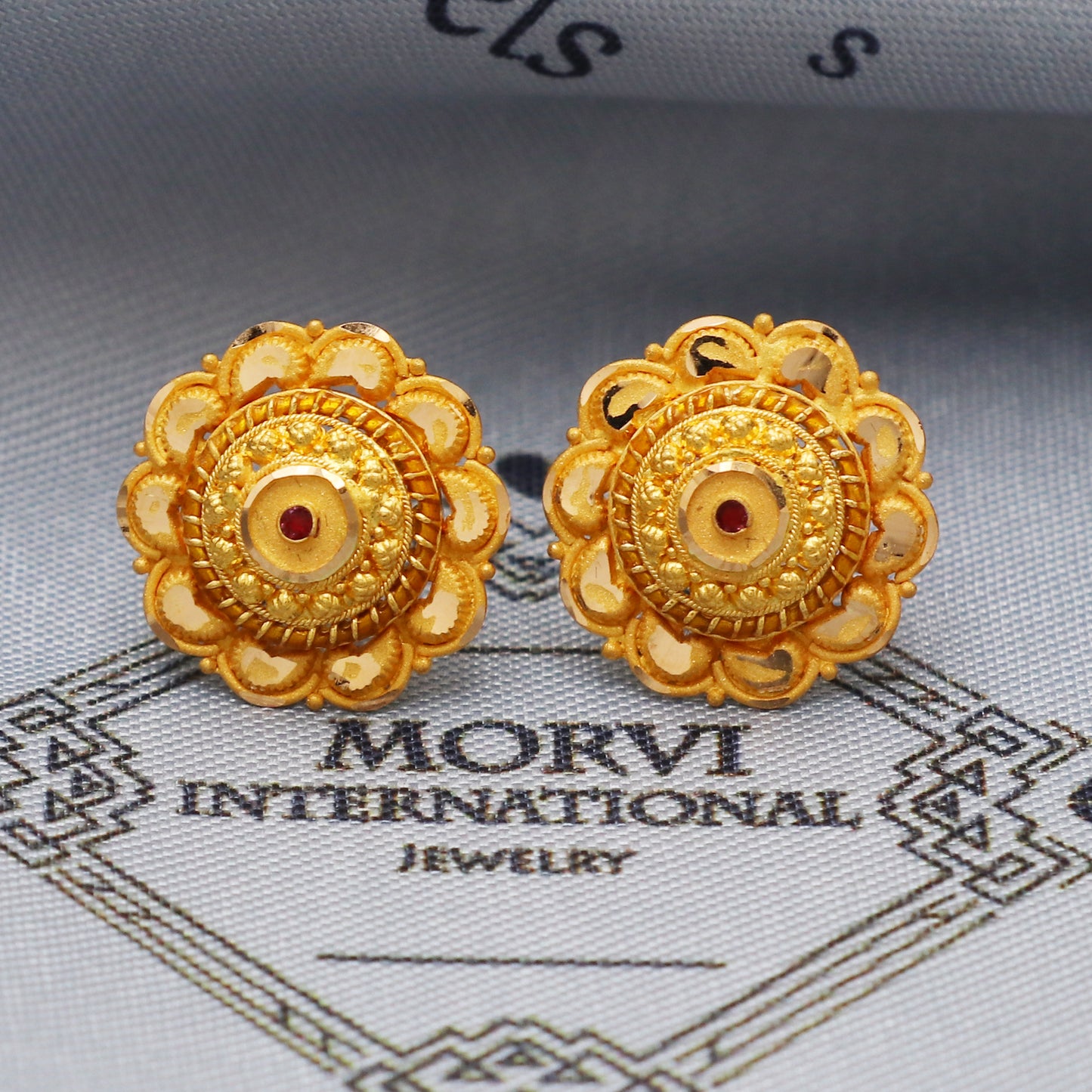 22k 22kt Yellow Gold Studs Earrings Jewelry for gift, Gold Round Screw Back Minimalist Indian Antique Vintage Earrings for Wedding, K5437