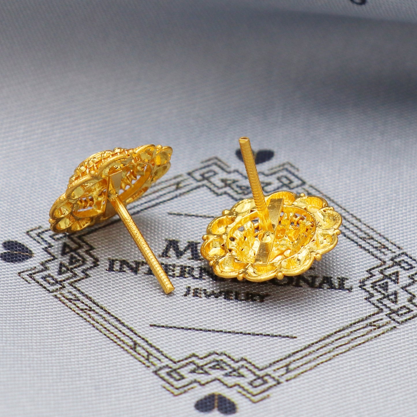 22k 22kt Yellow Gold Studs Earrings Jewelry for gift, Gold Round Screw Back Minimalist Indian Antique Vintage Earrings for Wedding, K5437