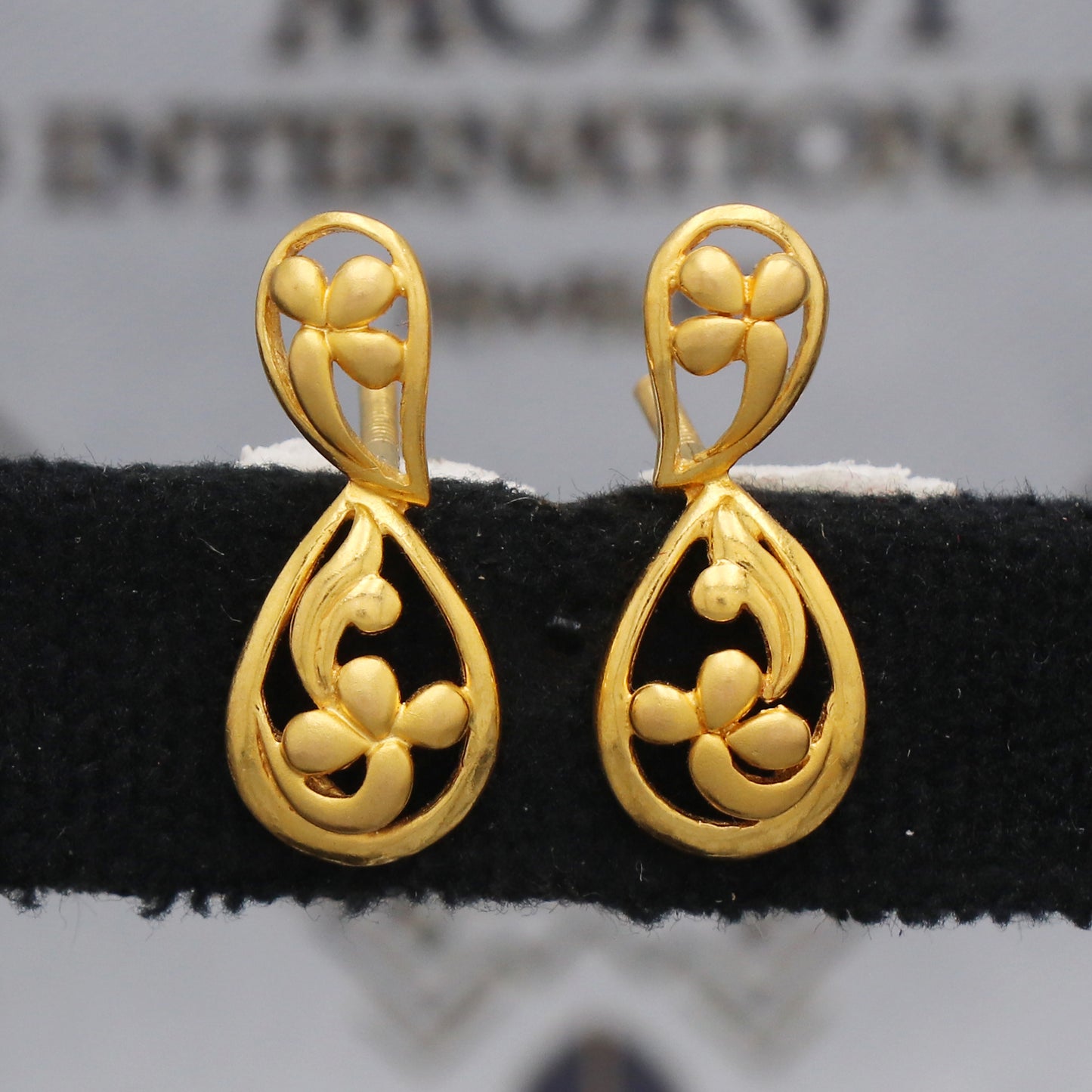 22k Yellow Gold Stud Dangle Earrings , Handmade Yellow gold earrings for women, vintage antique design indian gold earrings jewelry, K5473