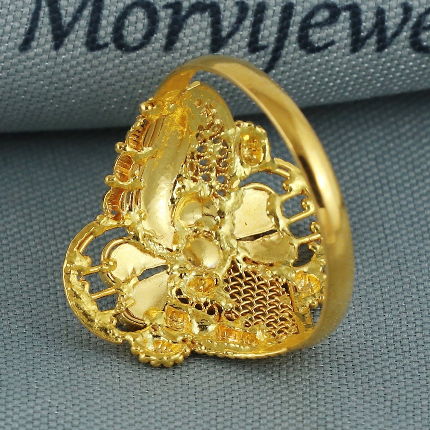 22k pure solid gold handmade ring . genuine 916 gold purity with government hallmarks . Indian jewelry, K5944