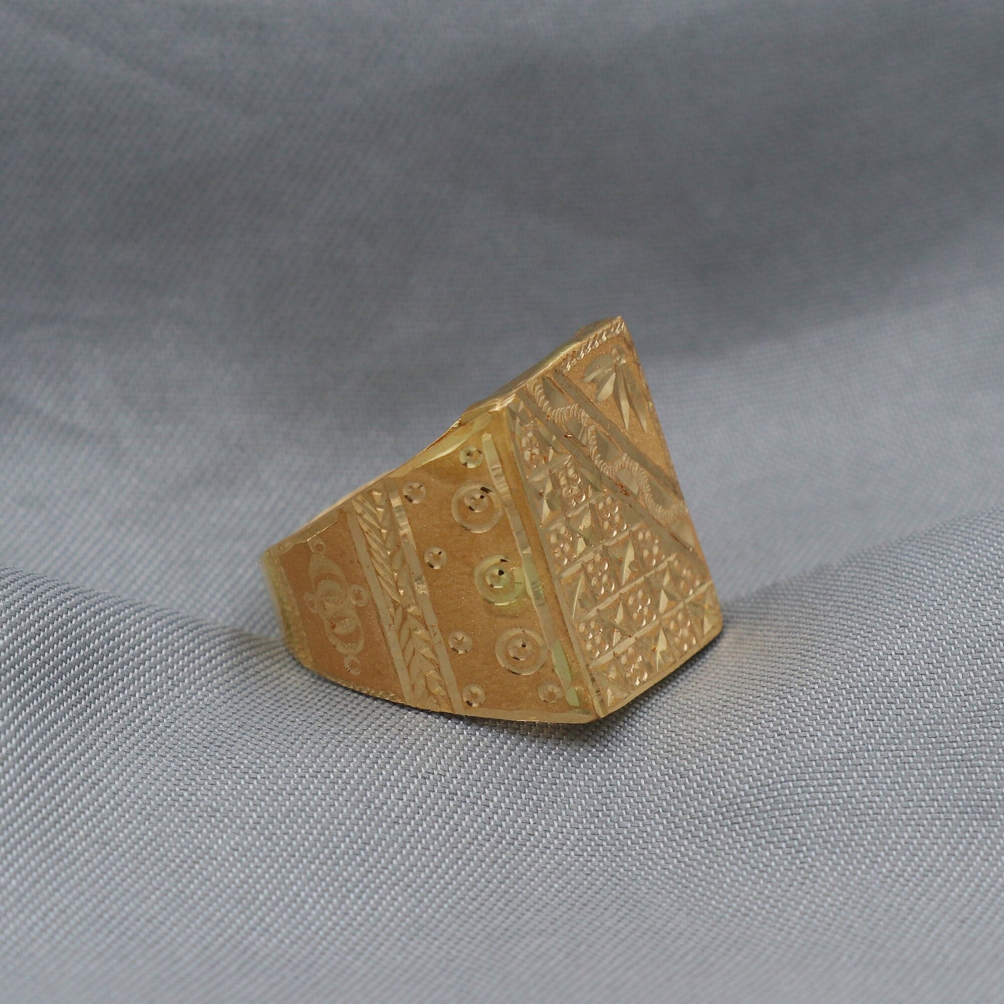 handmade 22k gold carved ring, K2236