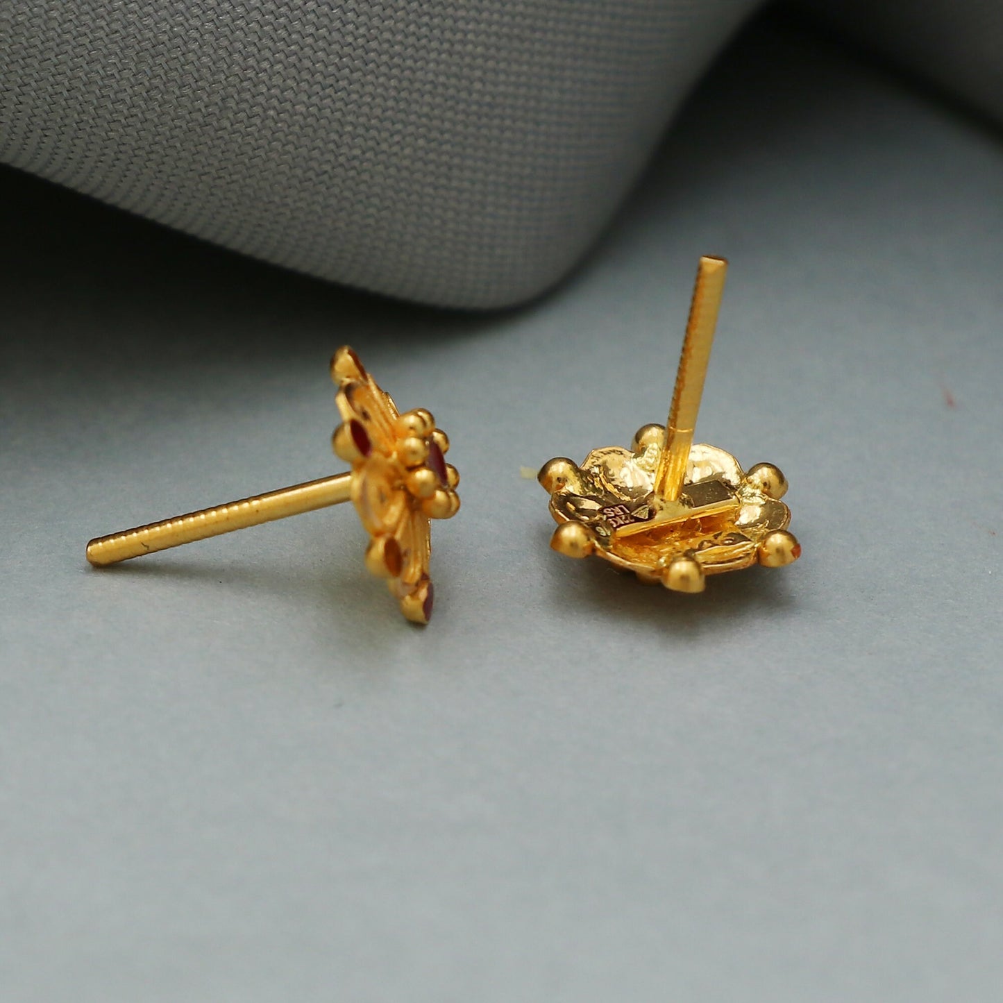 solid 22k gold stud earrings, K2153