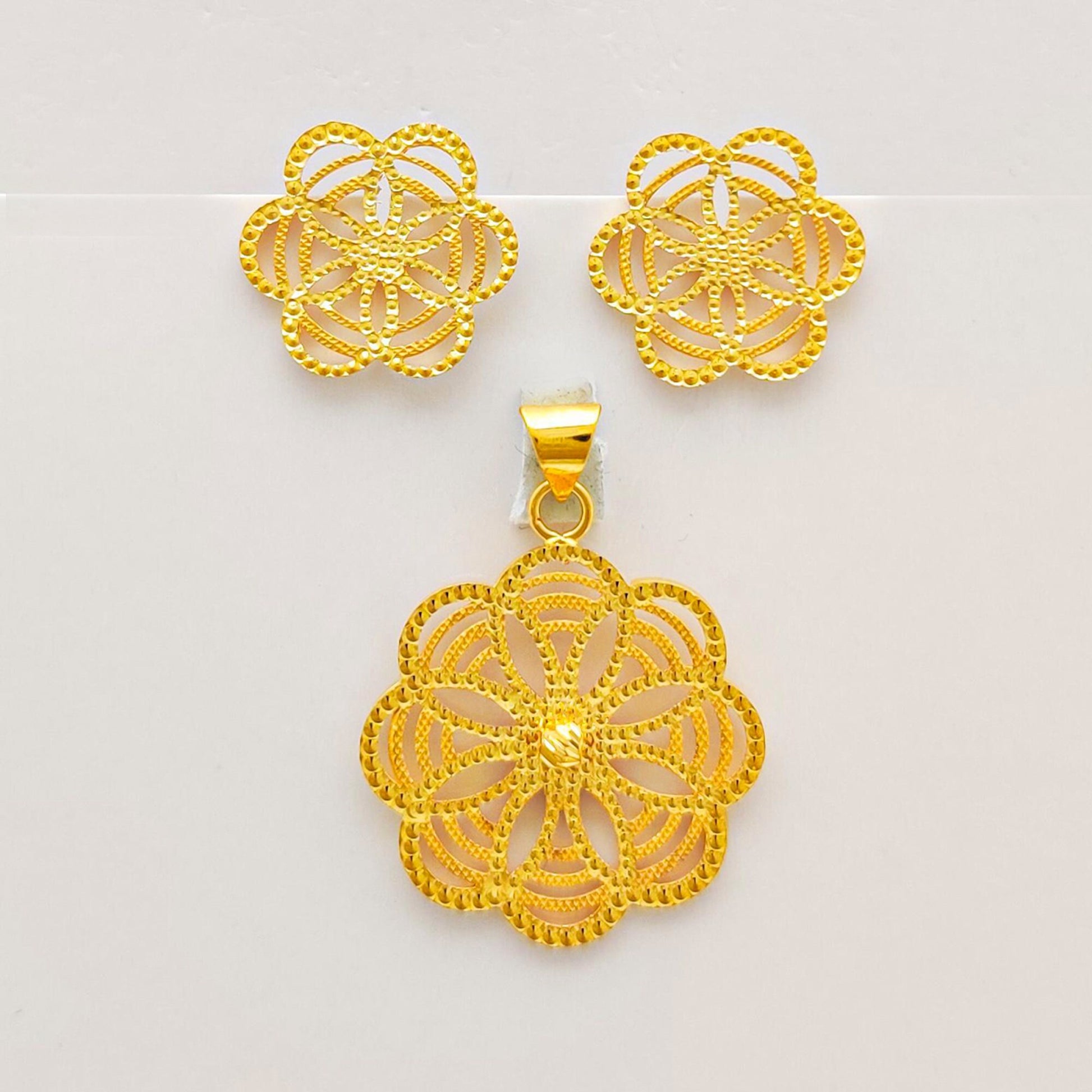 22k Yellow Gold Earrings tops Pendant Set, Indian Yellow Gold Set