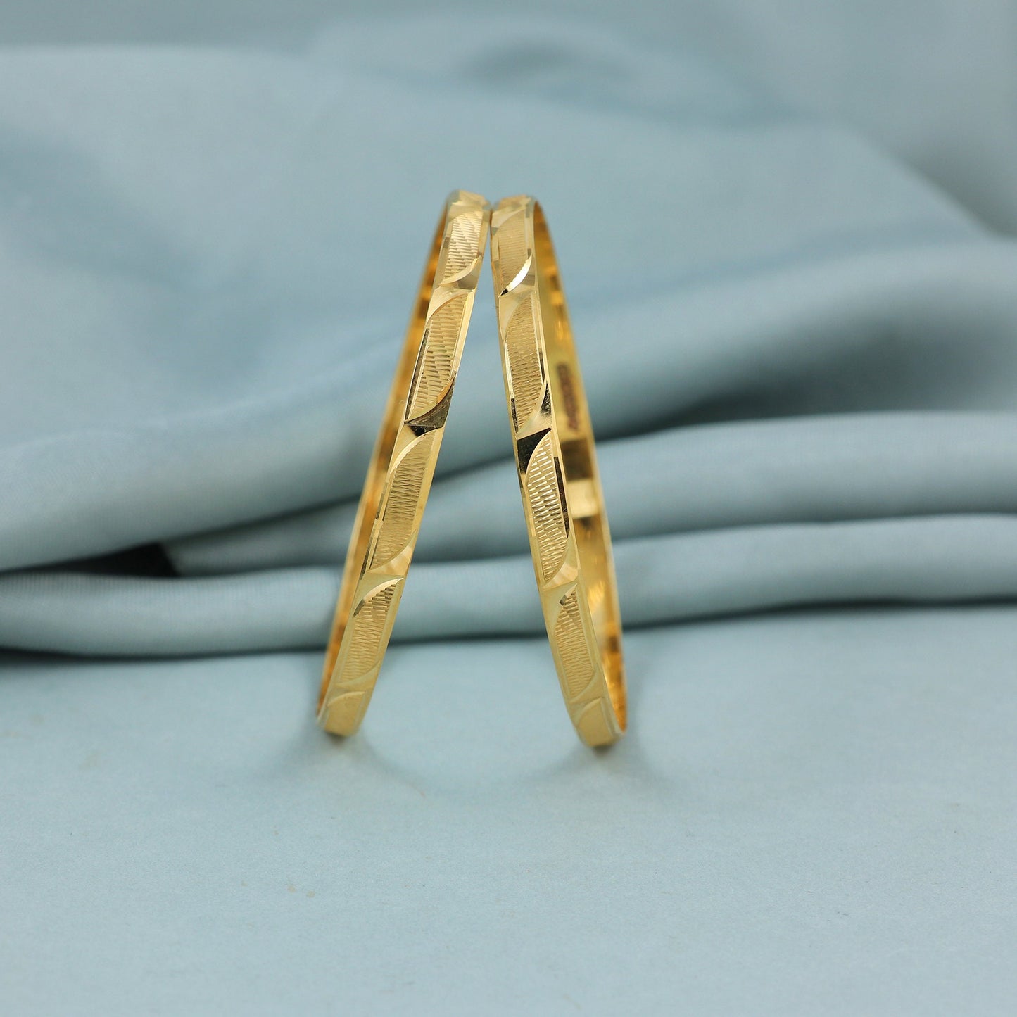22k real gold diamond cut gold bangle, geometric cut gold, textured engraved faceted pattern half moon cut, handmade gold bangle