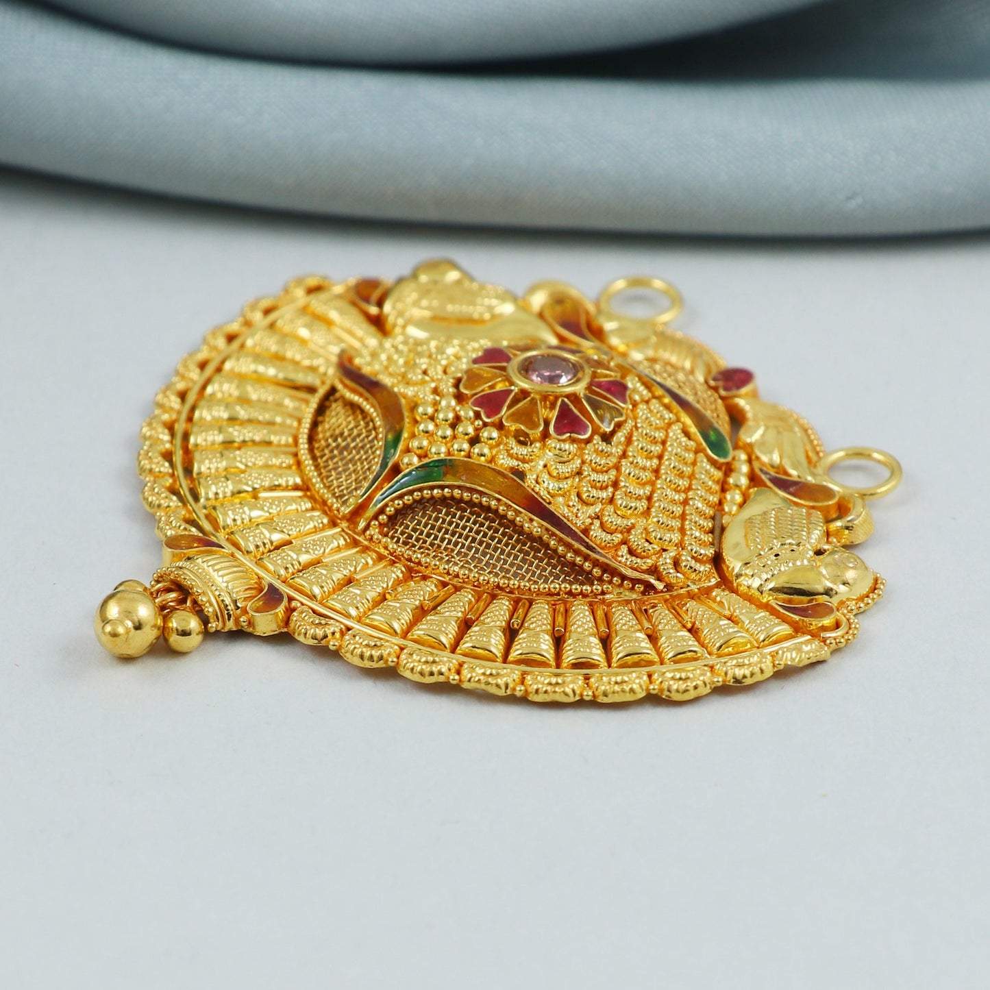 Intricate 22k 18k gold filigree pendant, K4561