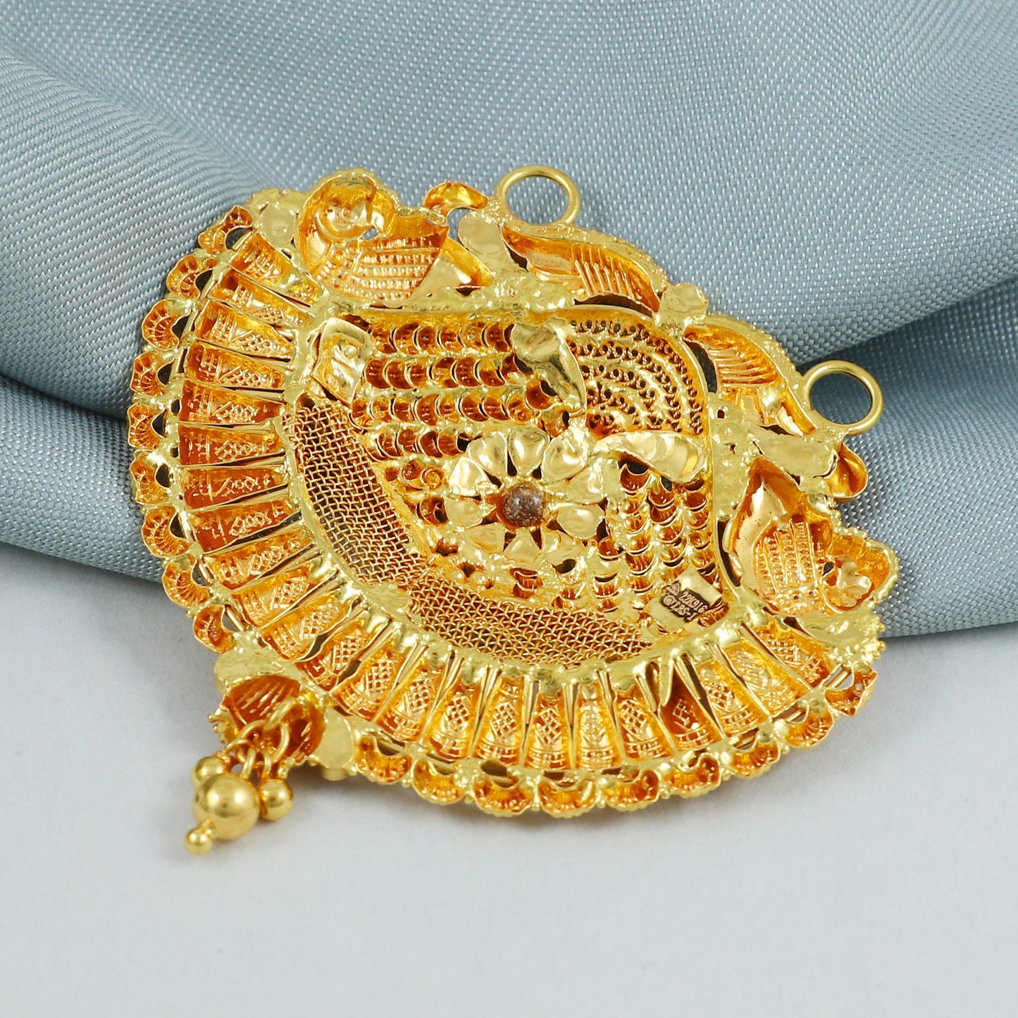 Intricate 22k 18k gold filigree pendant, K4561