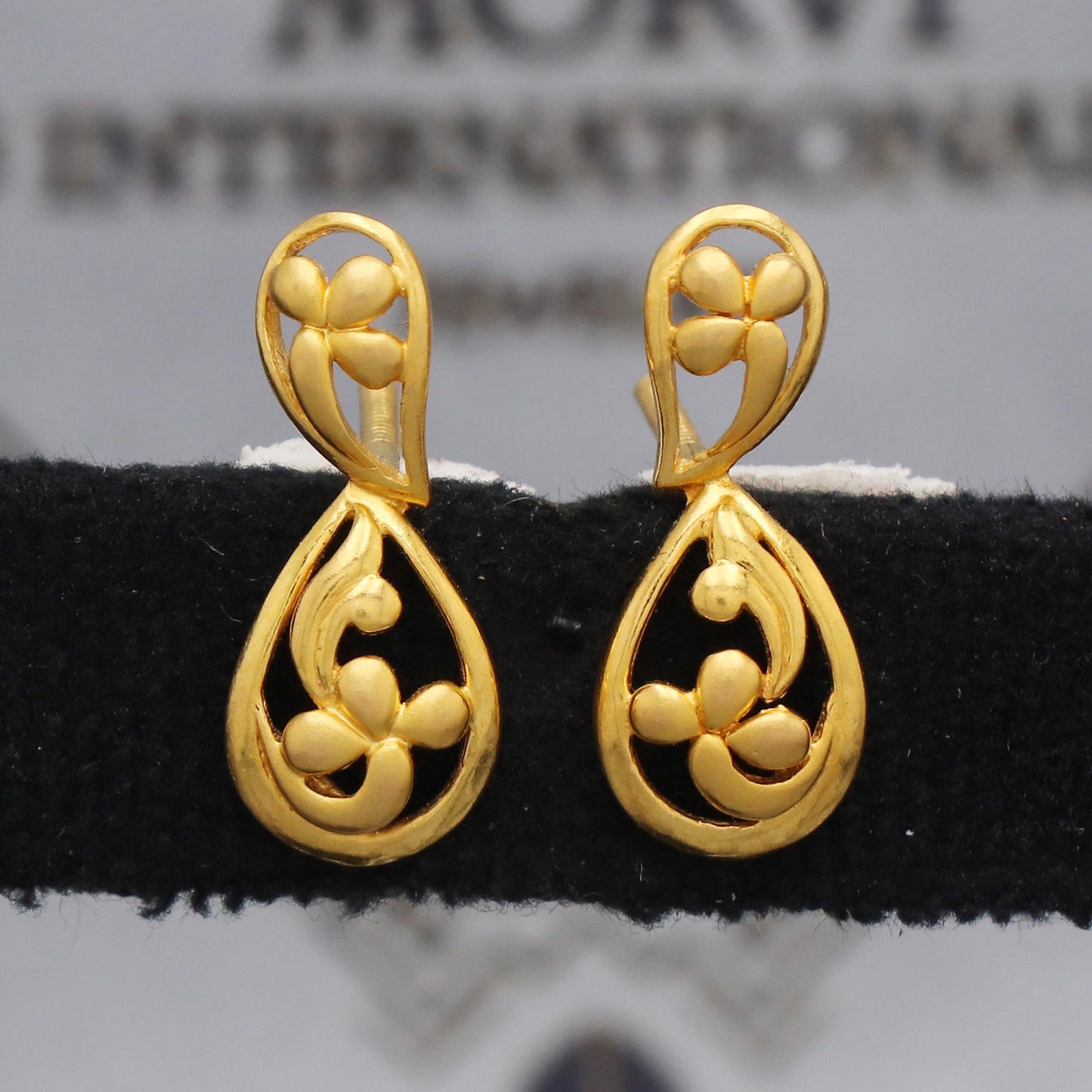 22k Yellow Gold Stud Earrings , Handmade Yellow gold earrings for women, vintage antique design indian gold earrings jewelry, K5473