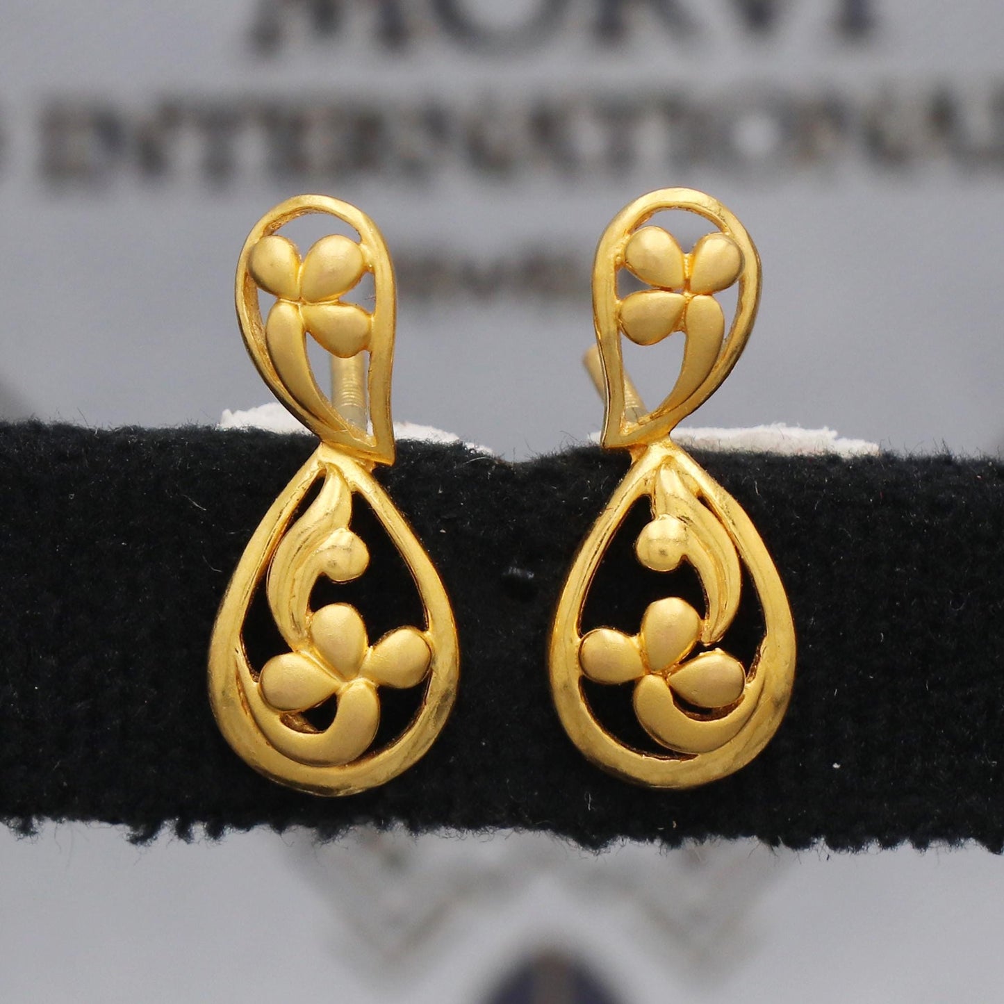 22k Yellow Gold Stud Earrings , Handmade Yellow gold earrings for women, vintage antique design indian gold earrings jewelry, K5473