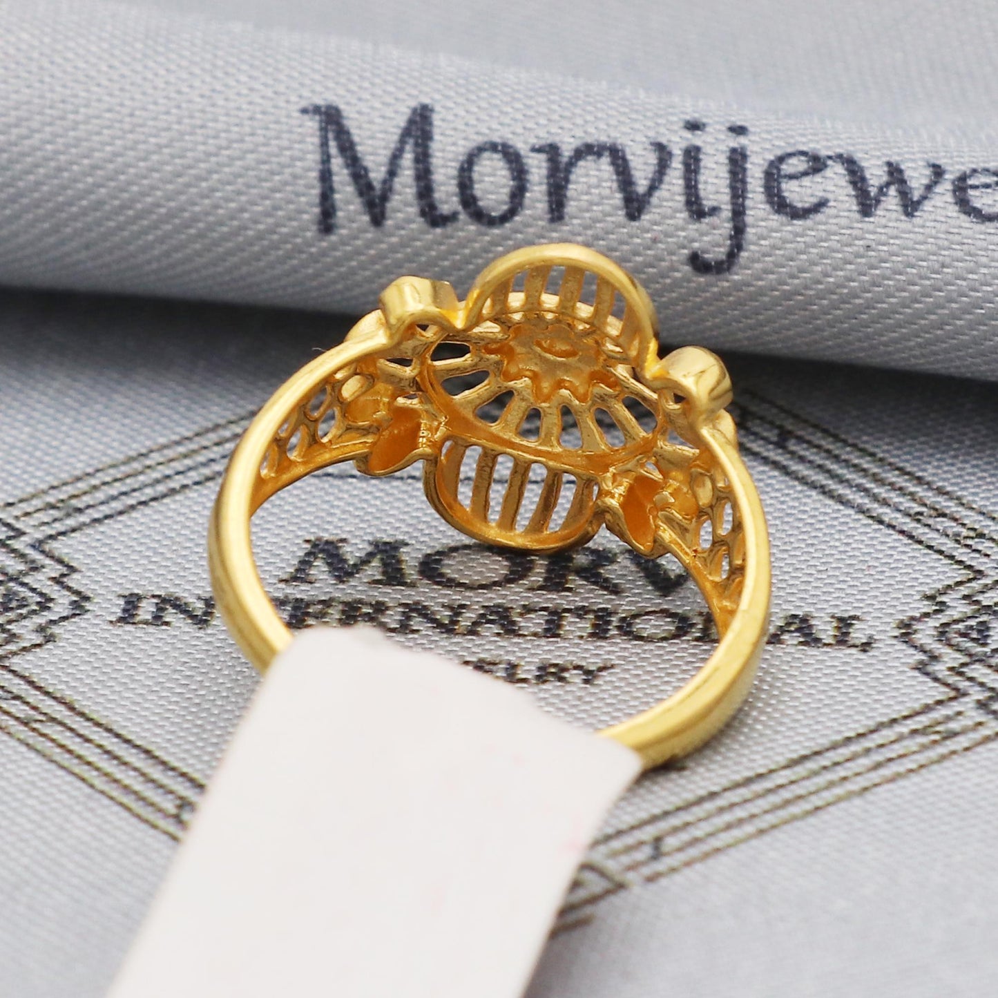 Beautiful 22 karat Ring Solid Yellow Gold Fine Crafted Ring