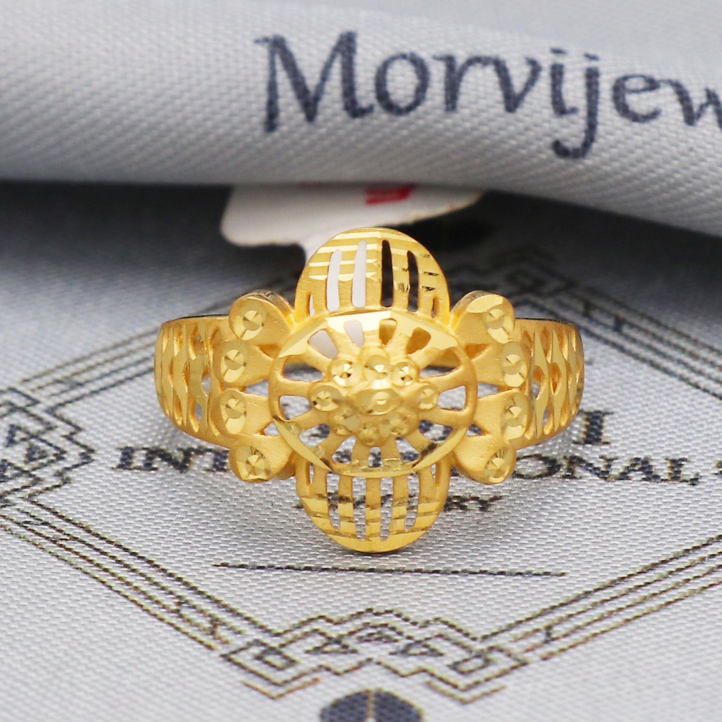 Beautiful 22 karat Ring Solid Yellow Gold Fine Crafted Ring