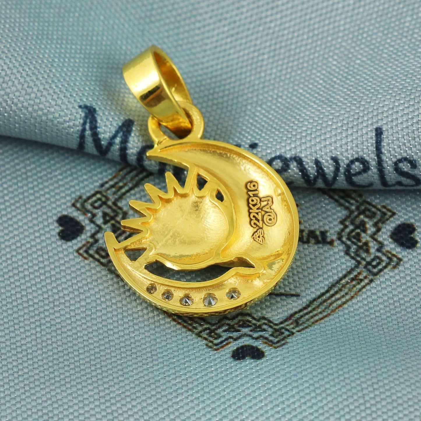 22k gold pendant sun moon face, K5686