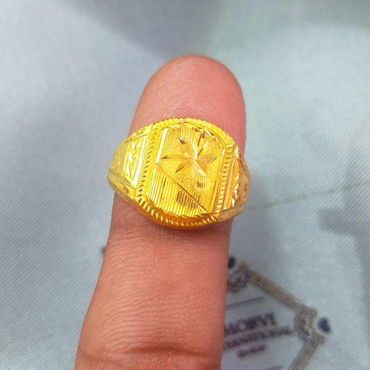 carved vintage 18kt 18karat gold ring Indian jewelry for gift, wedding elegant look ring, crafting exquisite gold handmade jewelry