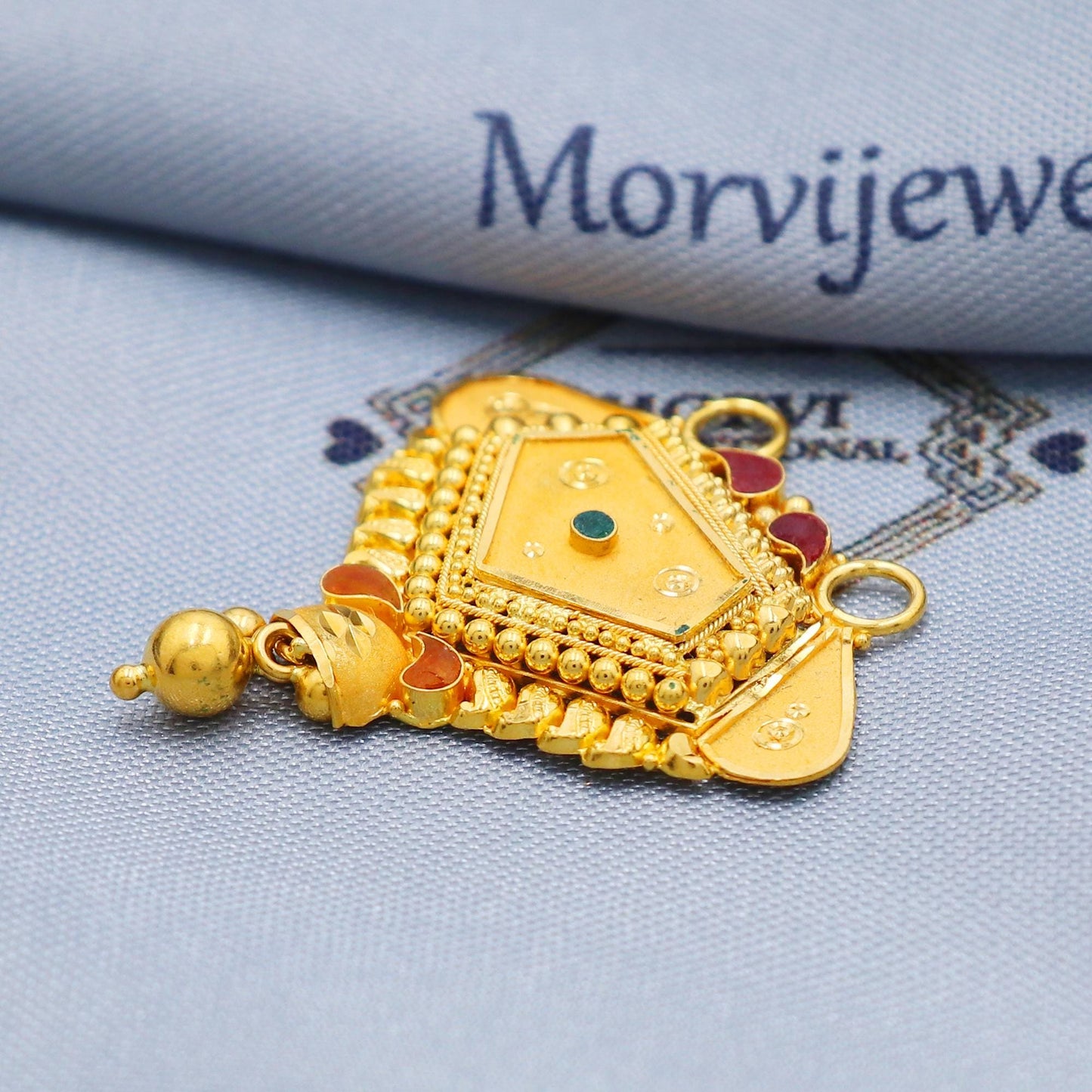 Antique design 22k gold pendant Indian jewelry, K5696