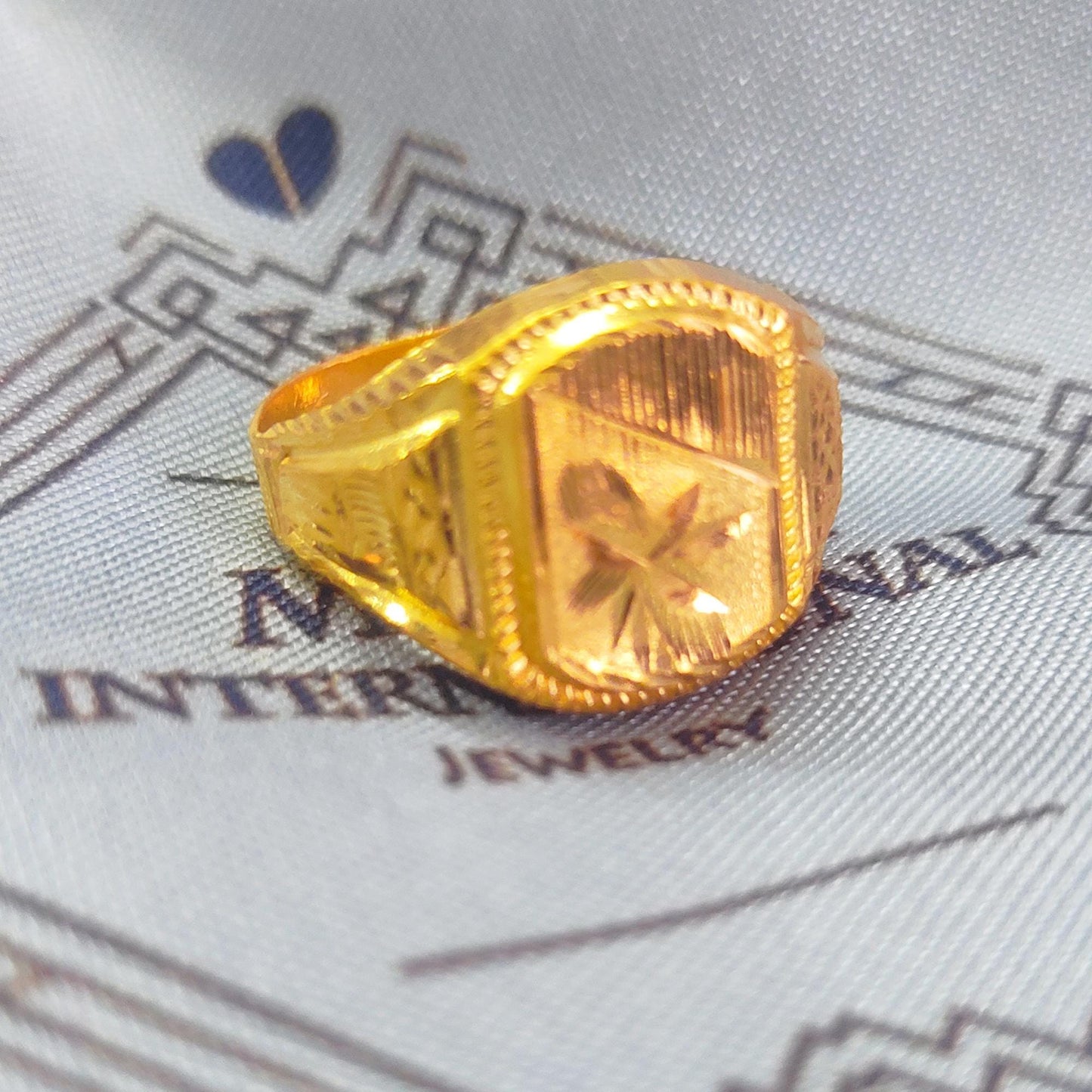 carved vintage 18kt 18karat gold ring Indian jewelry for gift, wedding elegant look ring, crafting exquisite gold handmade jewelry