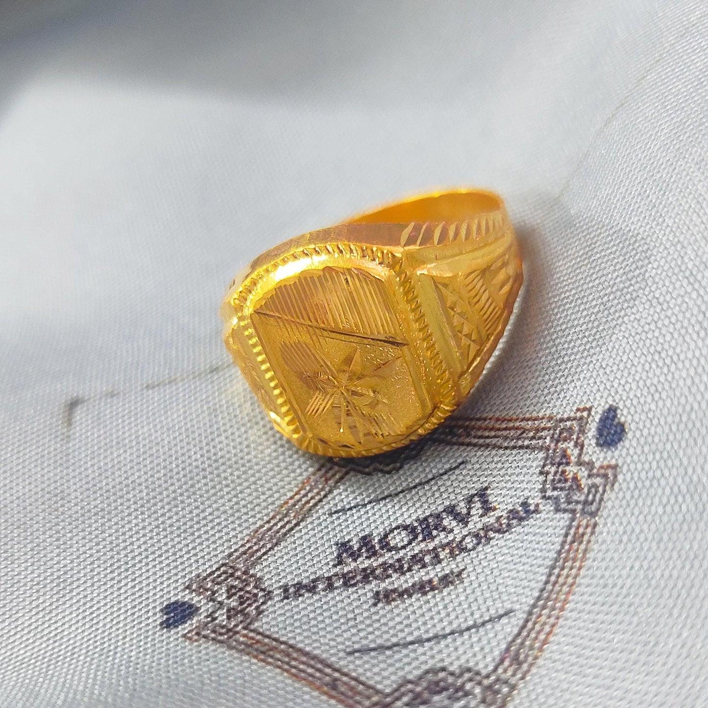 carved vintage 18kt 18karat gold ring Indian jewelry for gift, wedding elegant look ring, crafting exquisite gold handmade jewelry