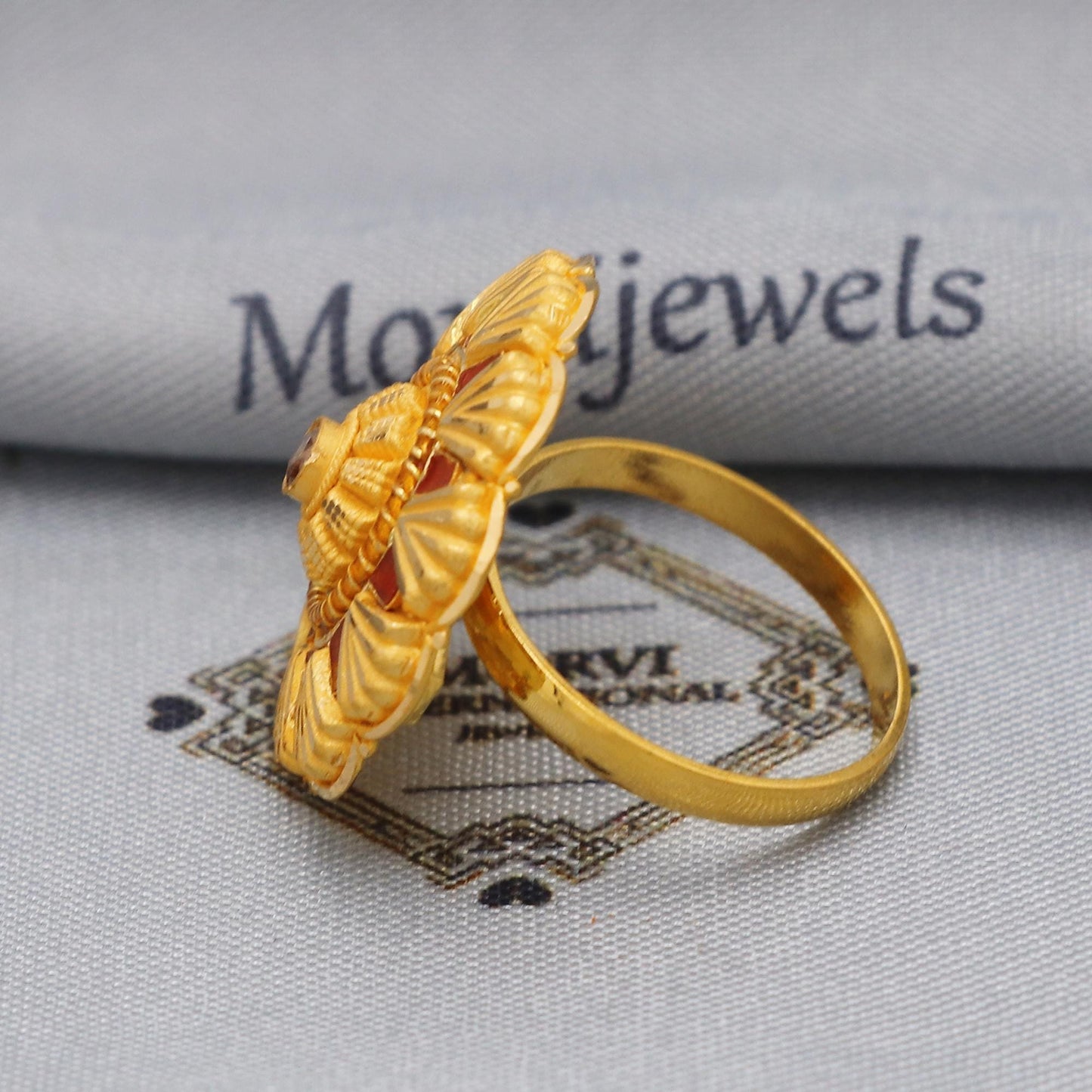 22kt 22k Yellow Gold Ring Jewelry, Flower Round Ring in 22kt Gold, K5895