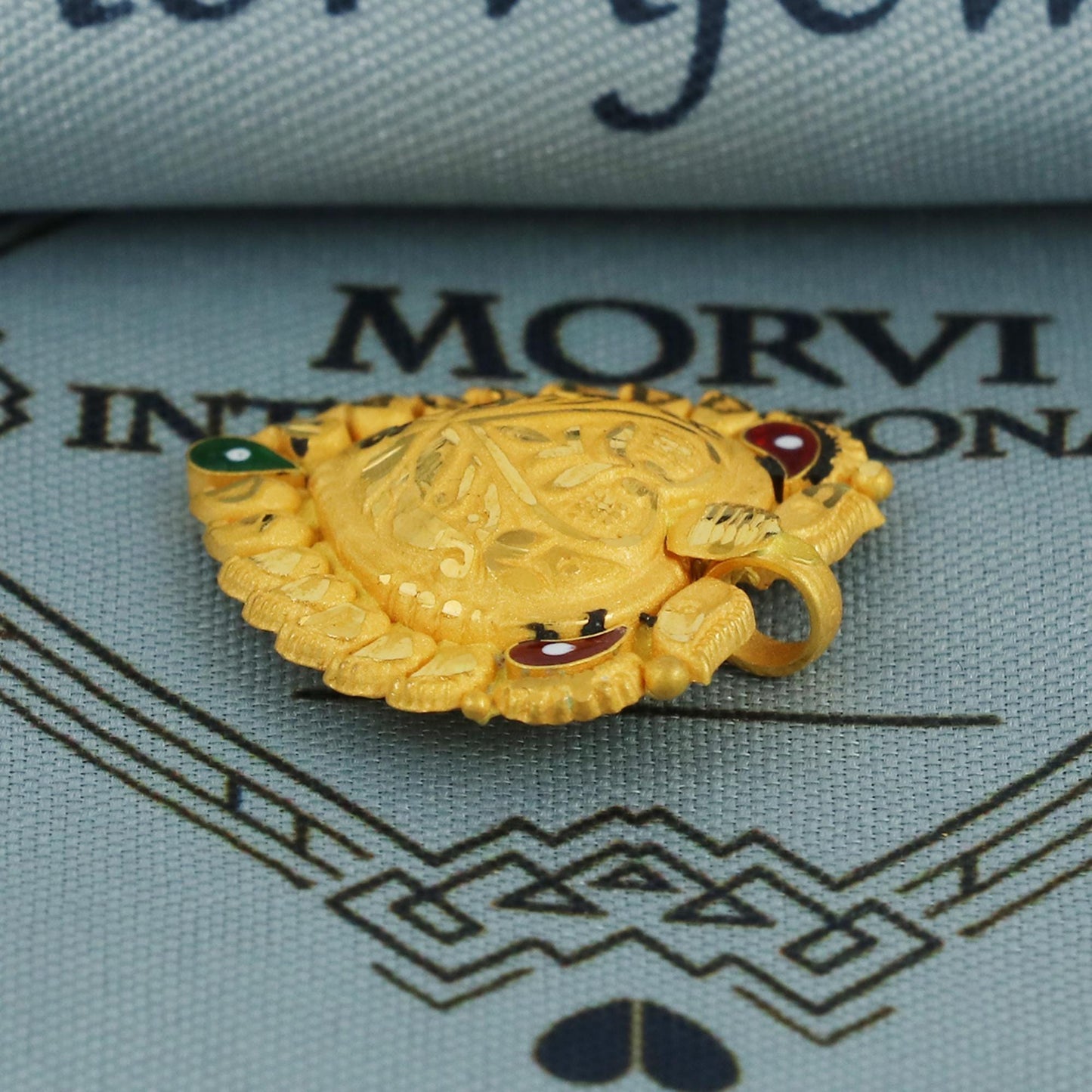 Pure 22k Indian amulet, K5932
