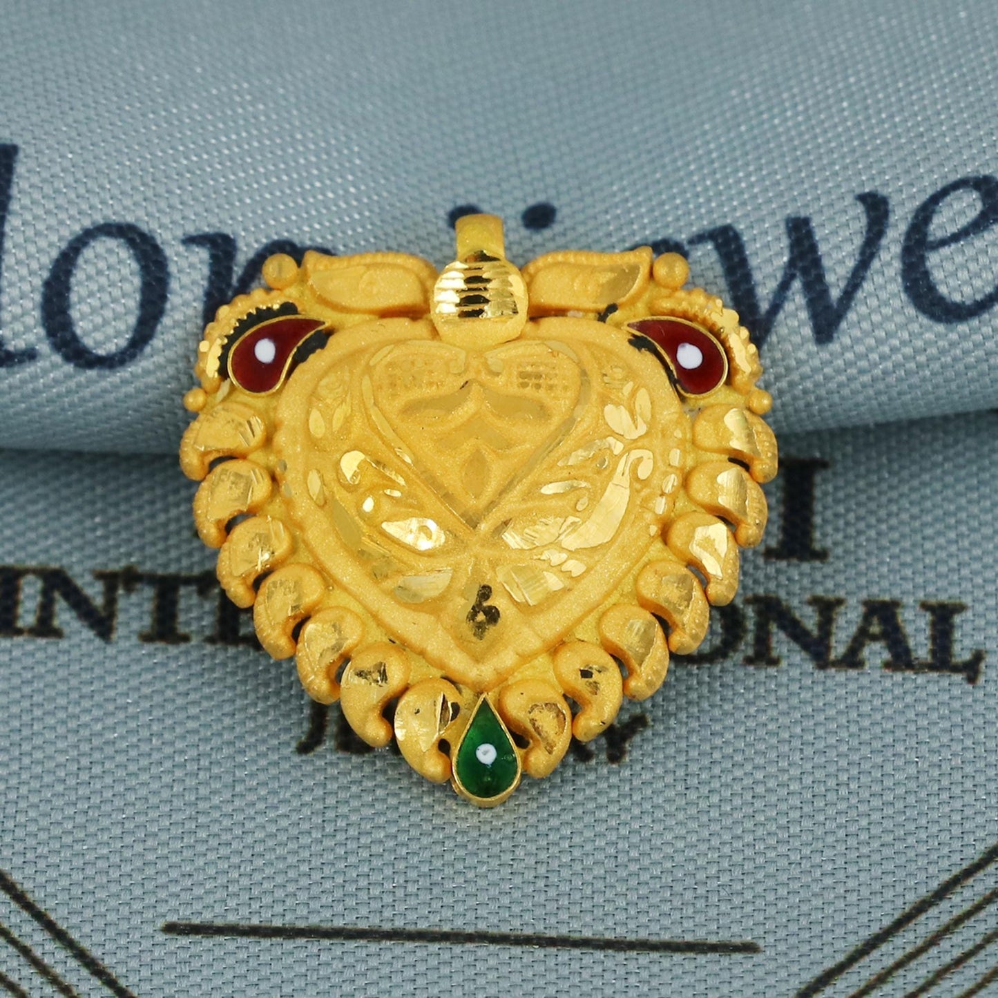 Pure 22k Indian amulet, K5932