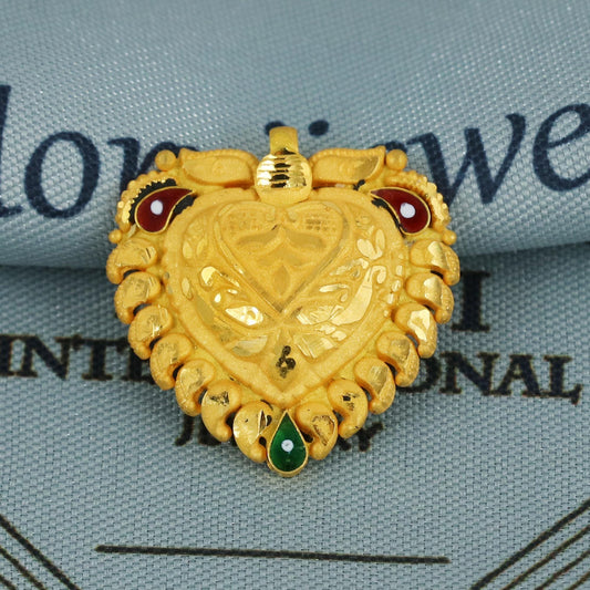 Pure 22k Indian amulet, K5932