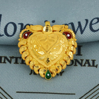 Pure 22k Indian amulet, K5932