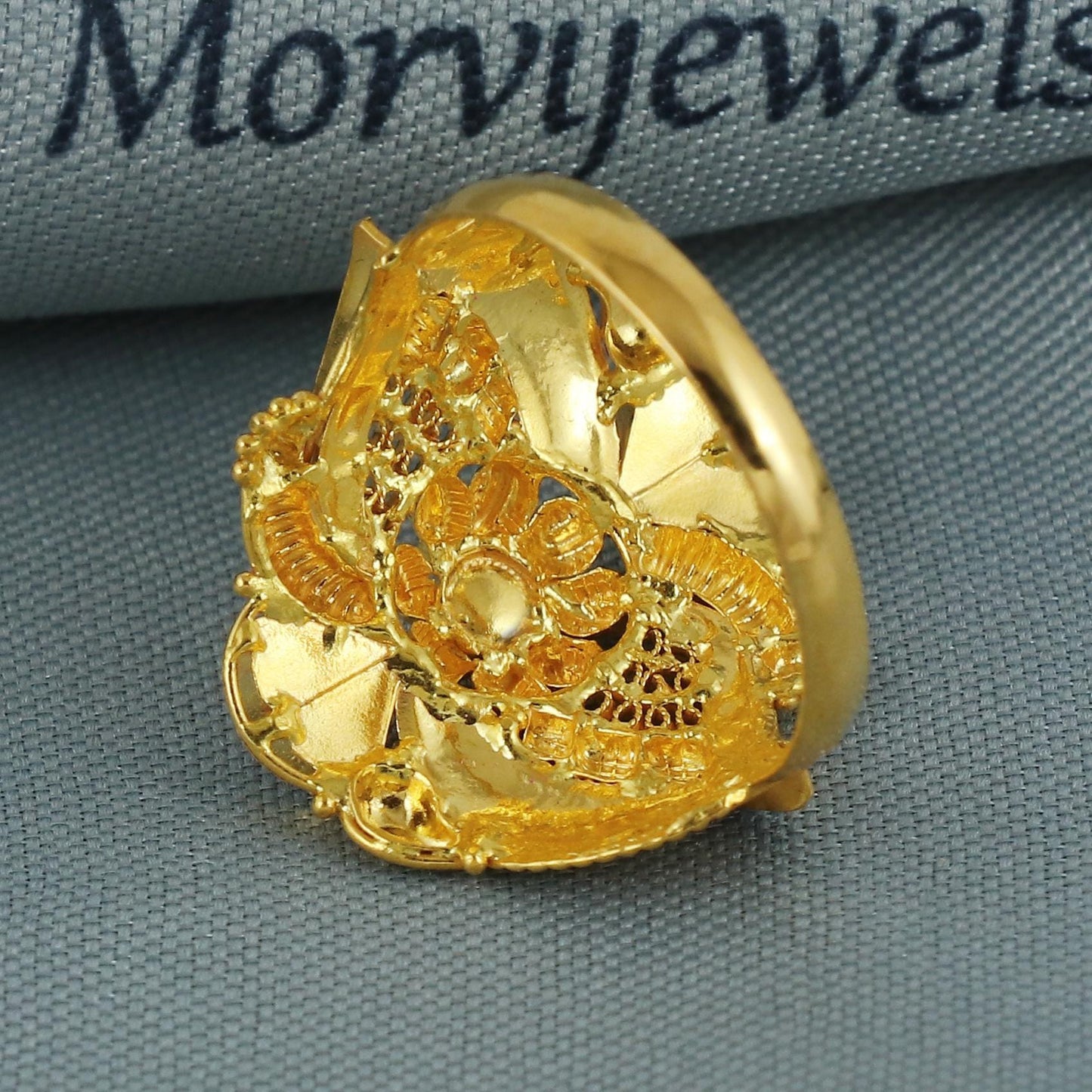 22k pure solid gold handmade ring . genuine 916 gold purity with government hallmarks . Indian jewelry, K5942