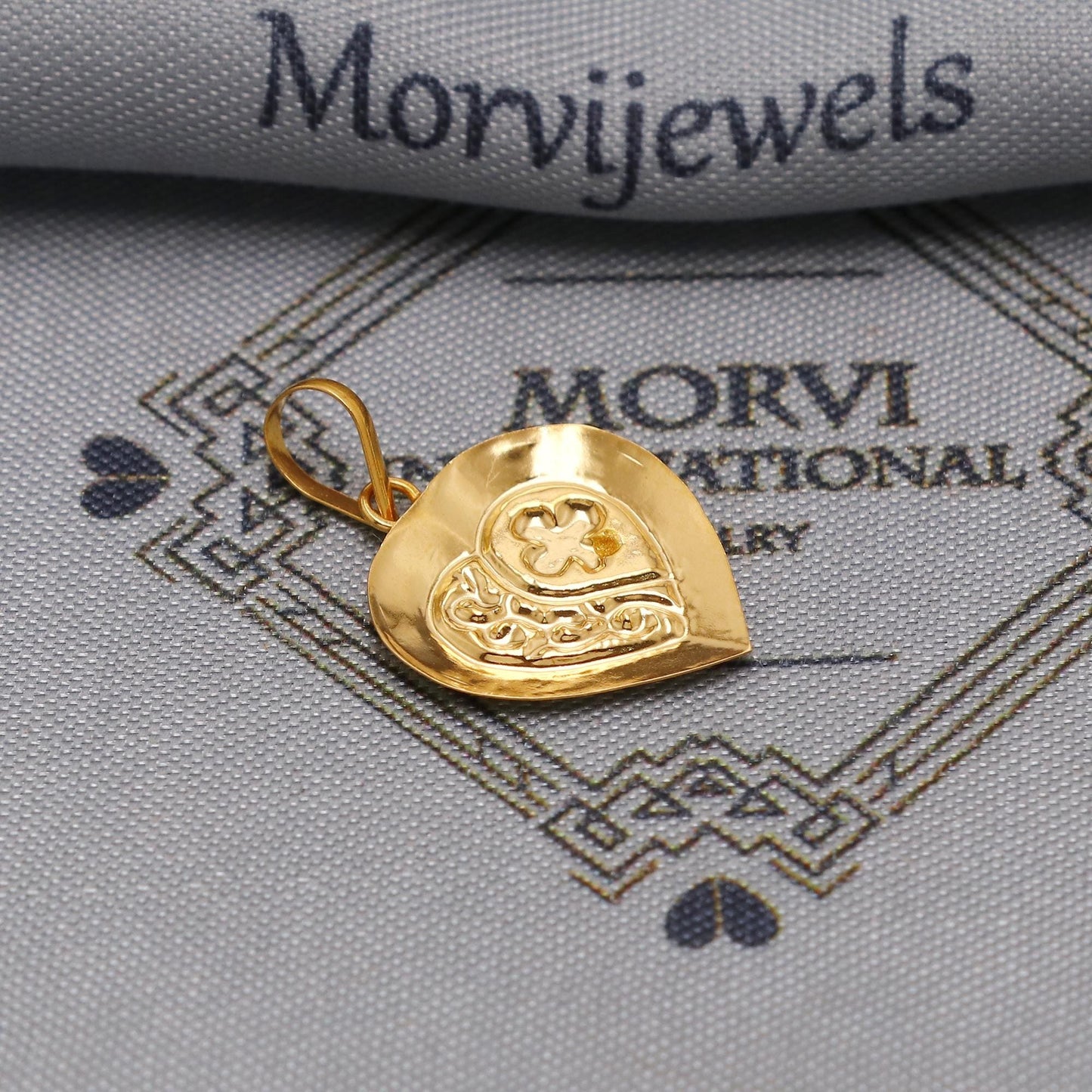 20k  Yellow Gold Pendant: Lightweight Indian Jewelry