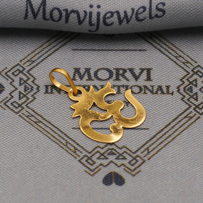 Engraved 20k Gold Om Aum Pendant: Lightweight Indian Jewelry Gift