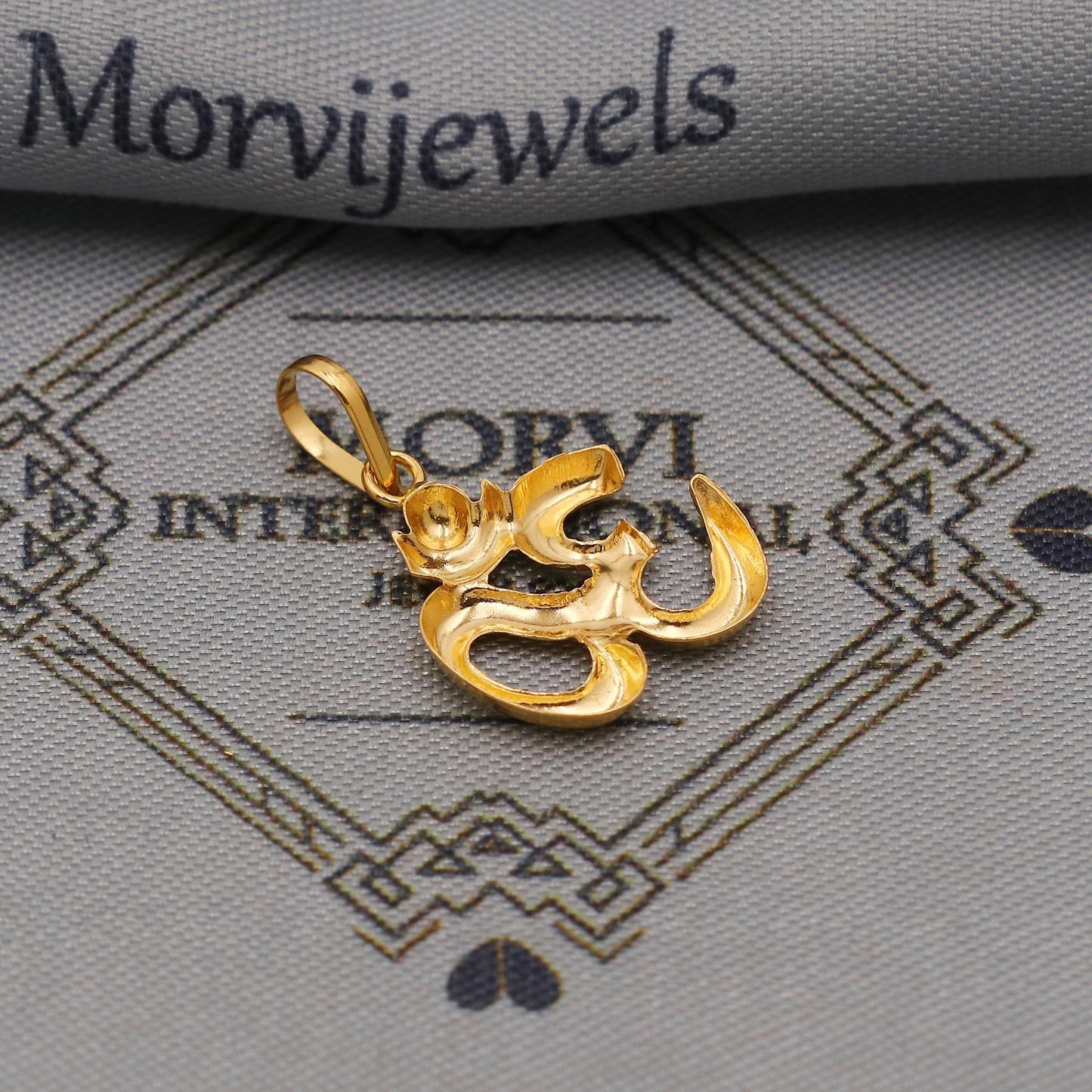 Handmade 20k Gold Aum Om Pendant: Lightweight Indian Jewelry