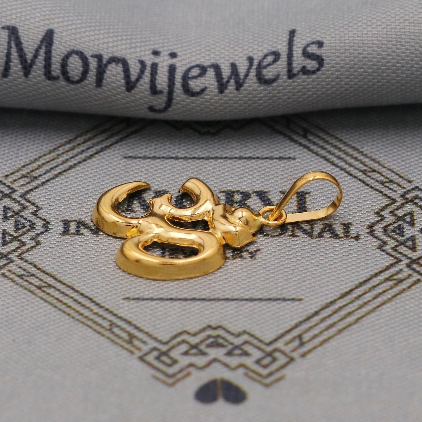 Handmade 20k Gold Aum Om Pendant: Lightweight Indian Jewelry