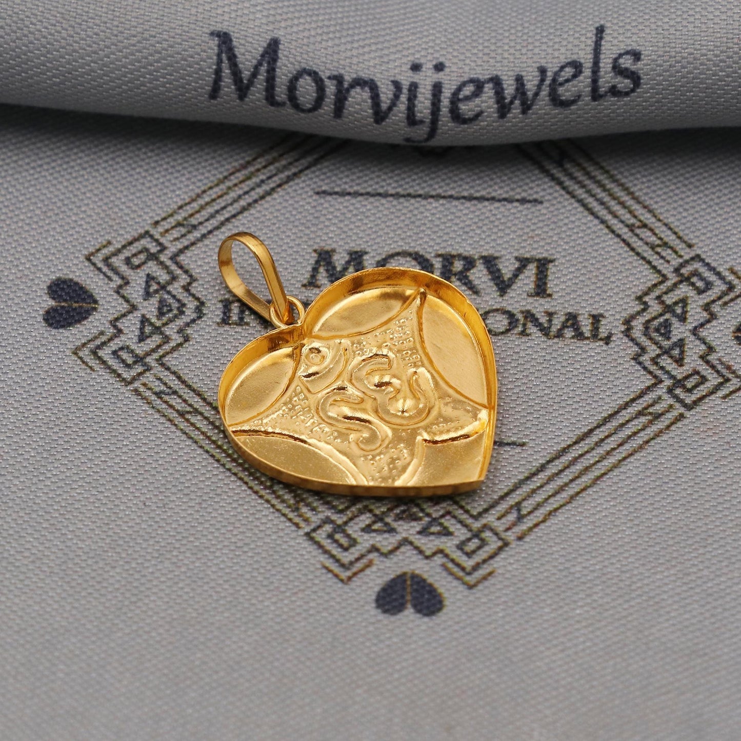 20k Yellow Gold Om Pendant: Lightweight Indian Jewelry