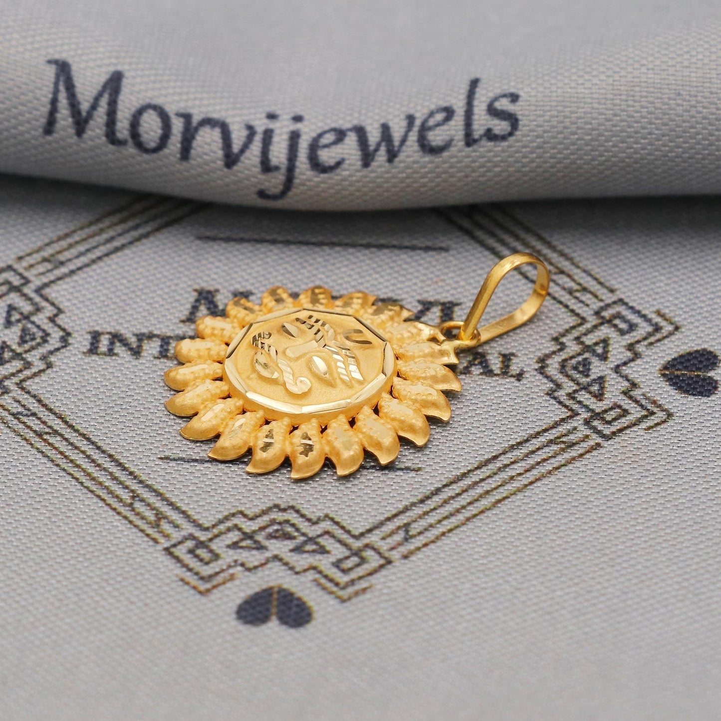 20k/18k Yellow Gold Sun Face Pendant: Indian Surya Dev Jewelry, K6369