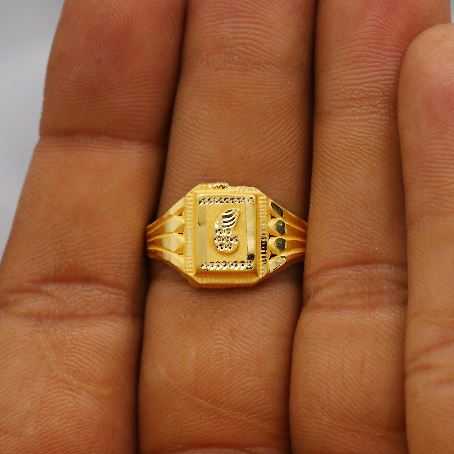 Hand Carved 22k solid gold ring handmade jewelry, Vintage Antique Style Indian Ring, Light Weight Gold Dainty Jewelry, K6379