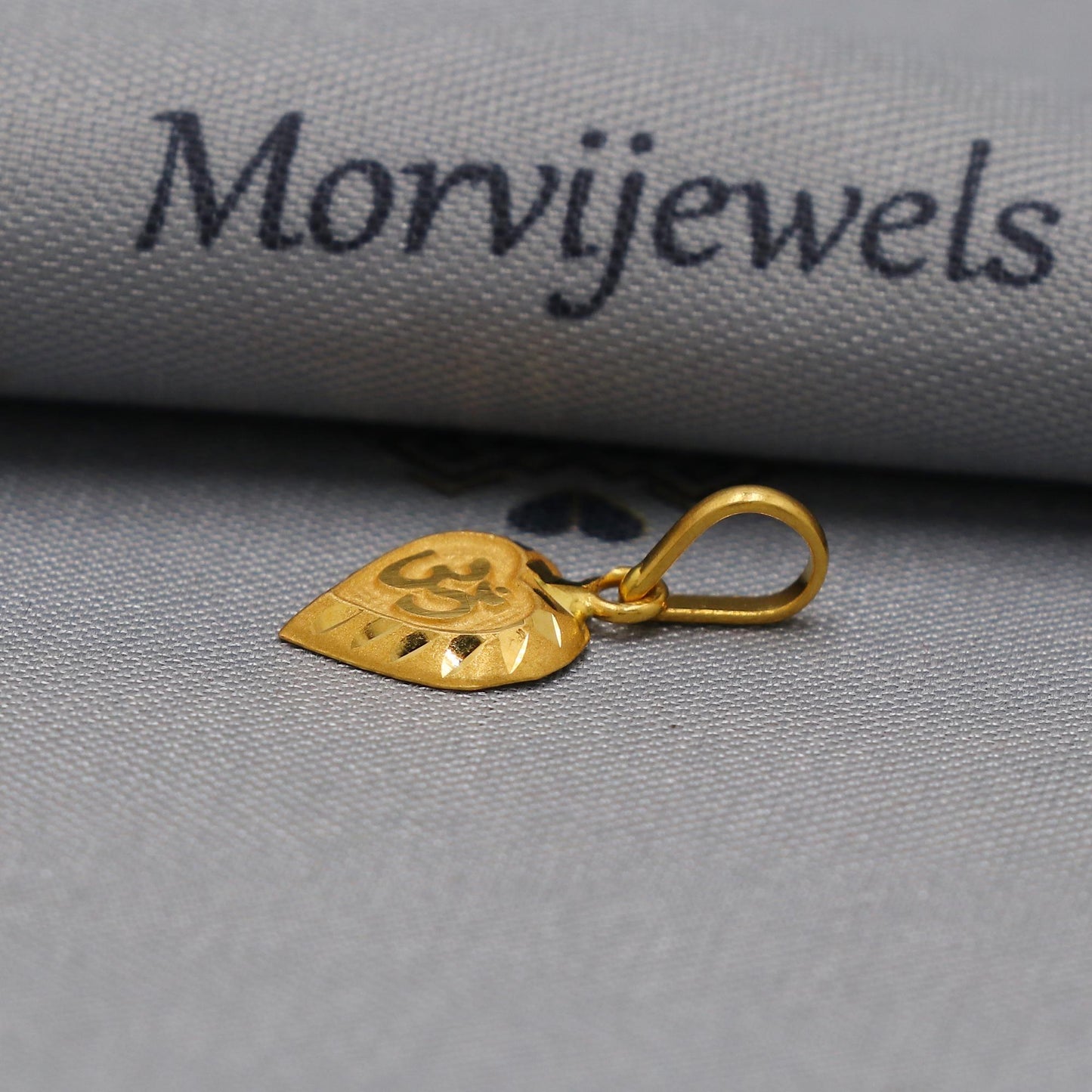 Small tiny 22k Yellow Gold Om Pendant: Lightweight Indian Jewelry, K6135