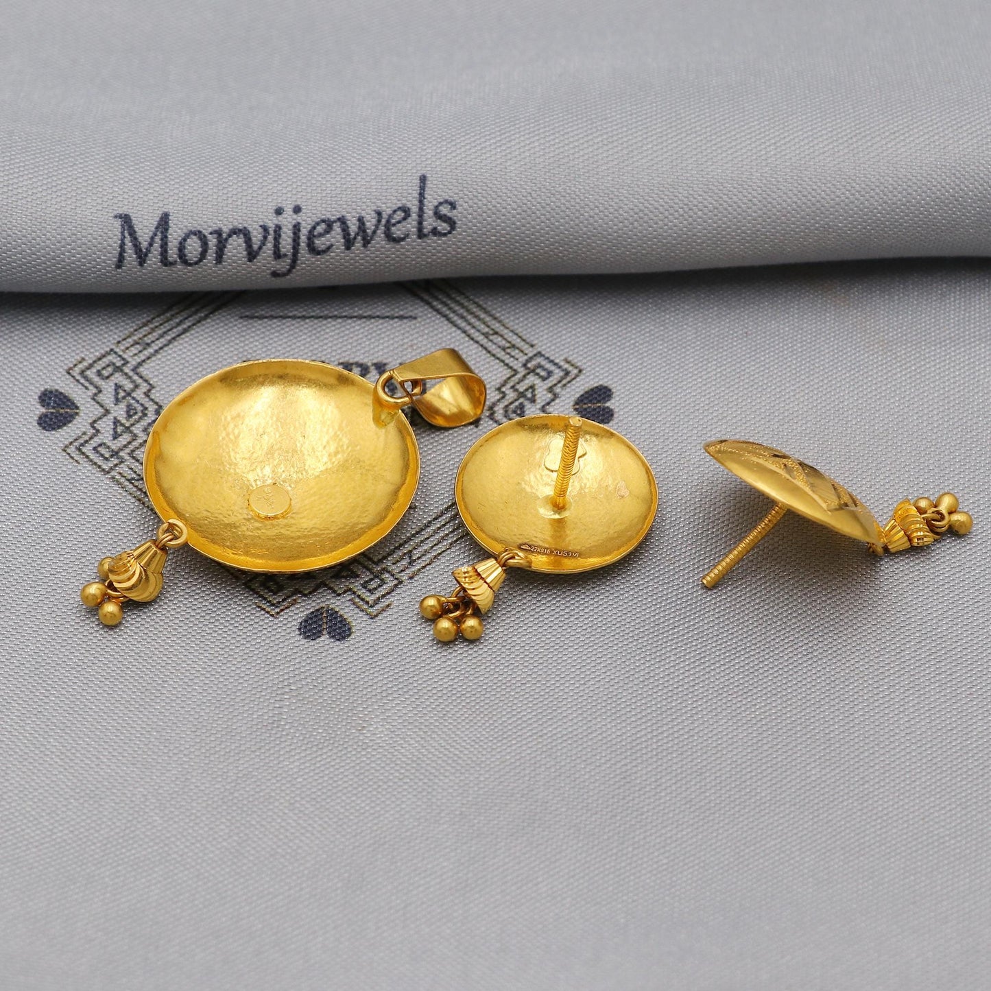 Round 22k Gold Indian Pendant & Earrings Set: Handcrafted Women Handmade Gold Jewelry, K6225