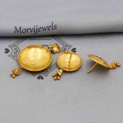 Round 22k Gold Indian Pendant & Earrings Set: Handcrafted Women Handmade Gold Jewelry, K6225