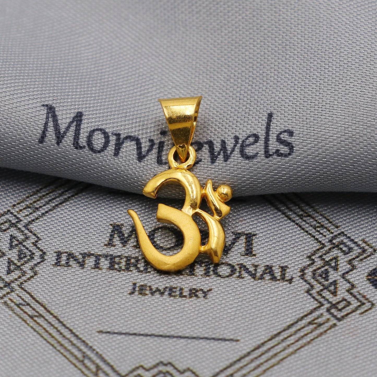 22k Yellow Gold Aum Om Pendant: Handmade Indian Jewelry, K6260